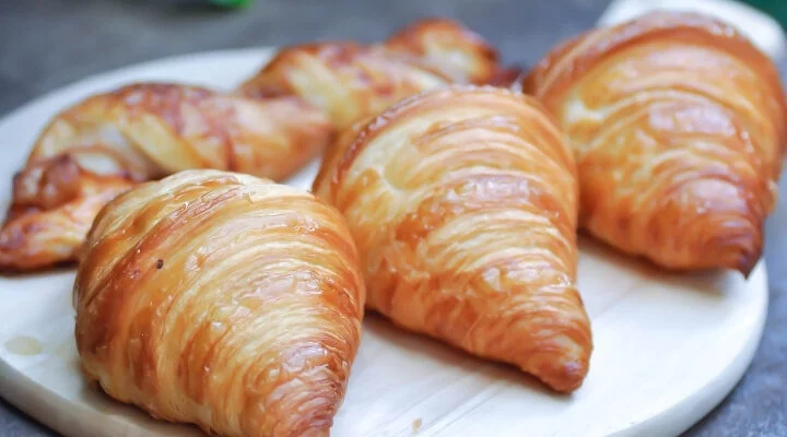 Classic French Croissants With Cheese Recipe