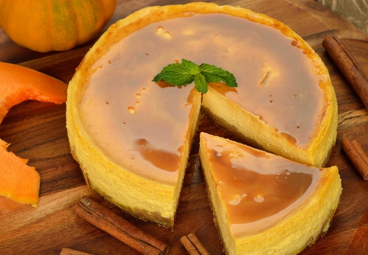 Pumpkin Cheesecake with Caramel Sauce Recipe