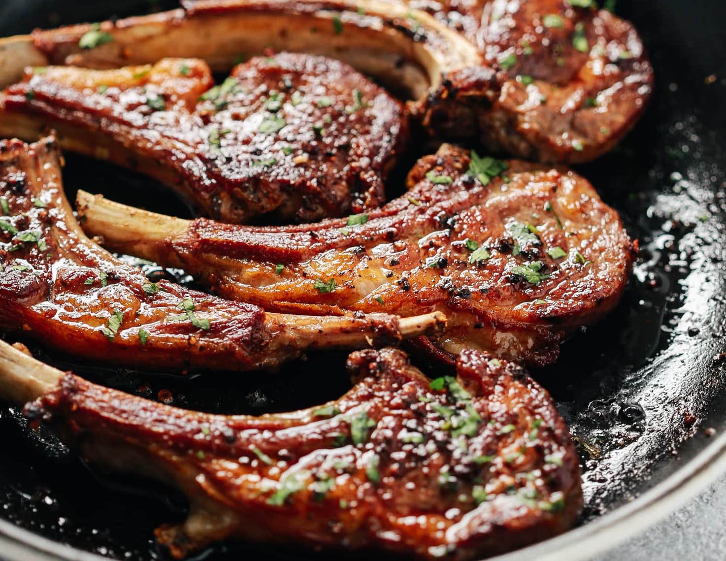 Juicy Garlic Lamb Chops With Herbs Cooking Frog