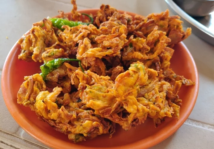 Crispy Onion Bhaji Recipe - Indian Kanda Bhaji