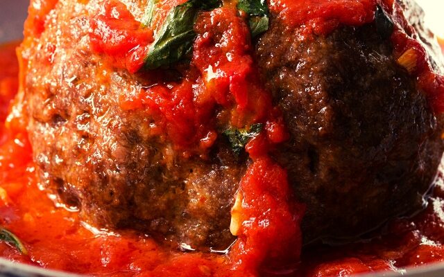 Juicy Italian Meatballs Recipe with Tomato Sauce