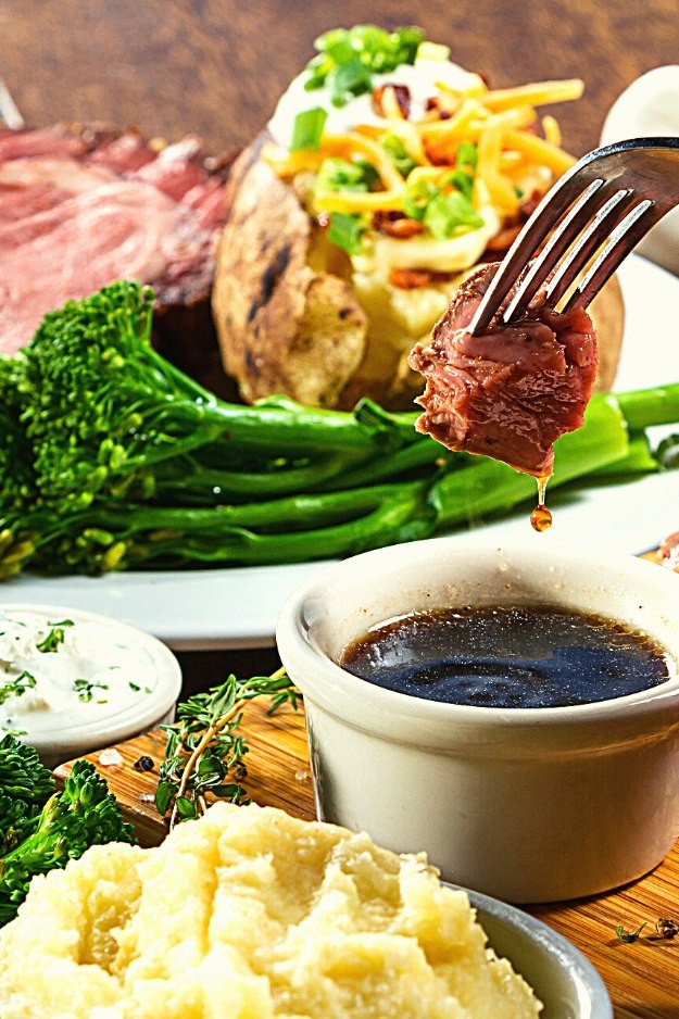 Prime Rib with Au Jus and Creamy Horseradish