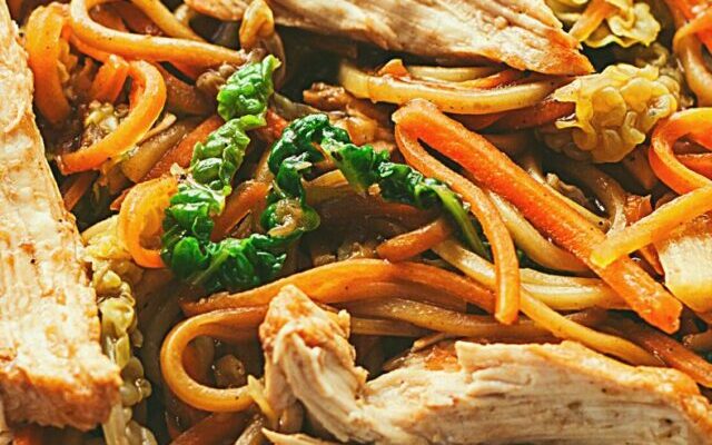 Chicken Lo Mein (Chicken Fried Noodles)