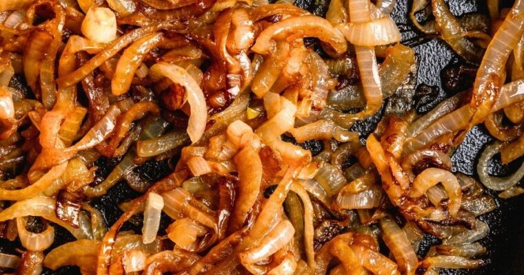 Perfectly Caramelized Onions (A Detailed Guide)