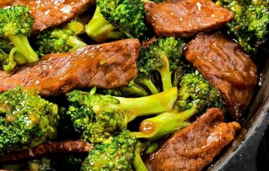 Beef and Broccoli Stir-Fry with Sauce (Crispy & Tender)