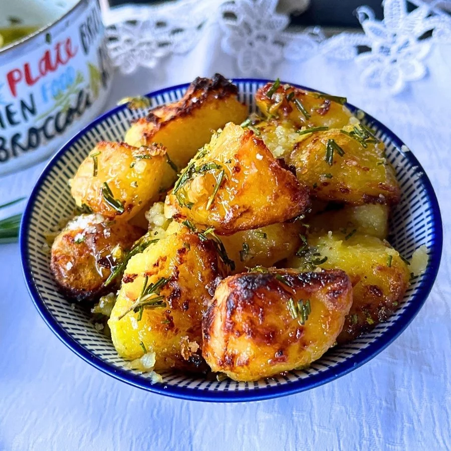 Crispy Honey Garlic & Rosemary Roast Potatoes (Air Fryer Recipe)
