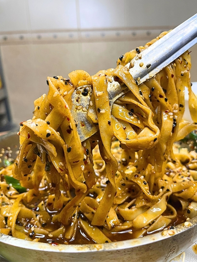 Spicy Chili Crisp Peanut Noodles 2