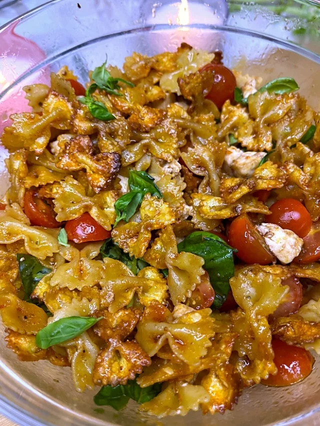 Crunchy Air Fryer Pasta Caprese Salad in a bowl