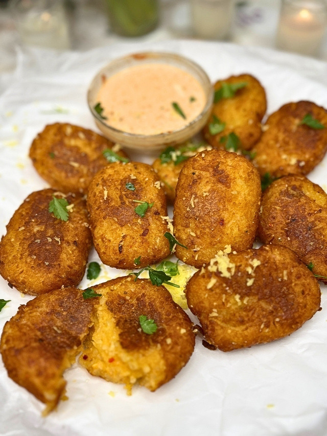 Crispy Hash Brown Patties in a plate with mayo sauce