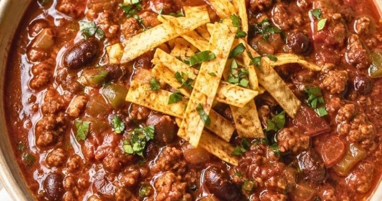 Homemade Chili Recipe with Ground Beef and Beans